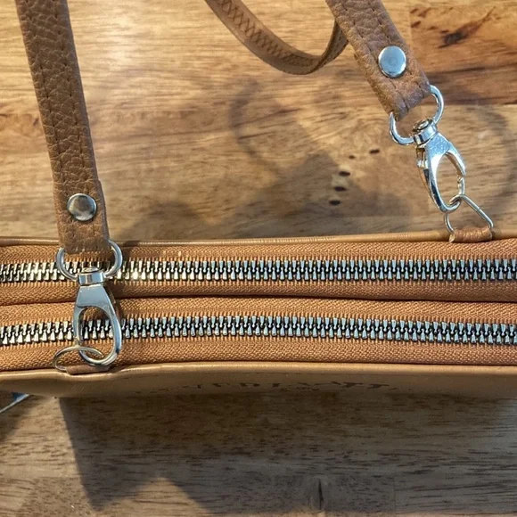 Beverly Hills Polo Club Crossbody - Picture 6 of 9